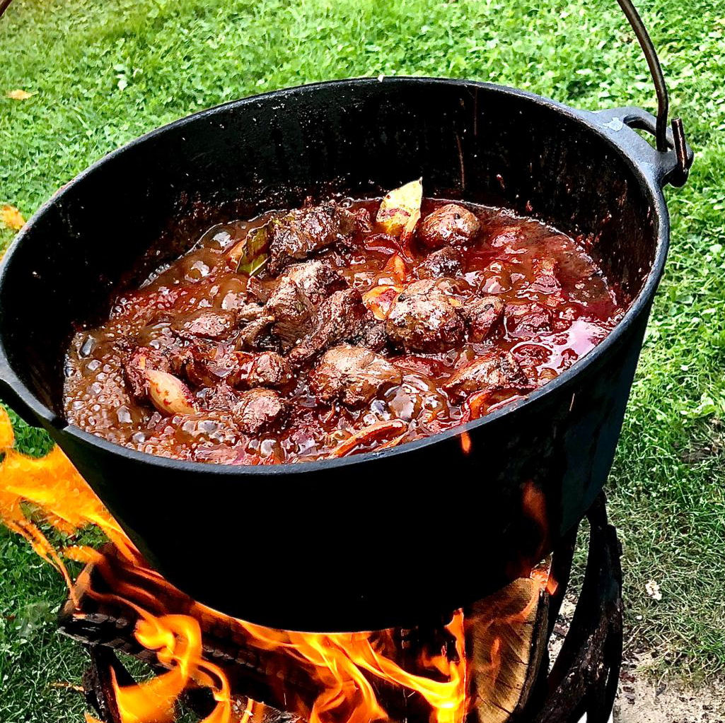 Rehragout vom Lagerfeuer